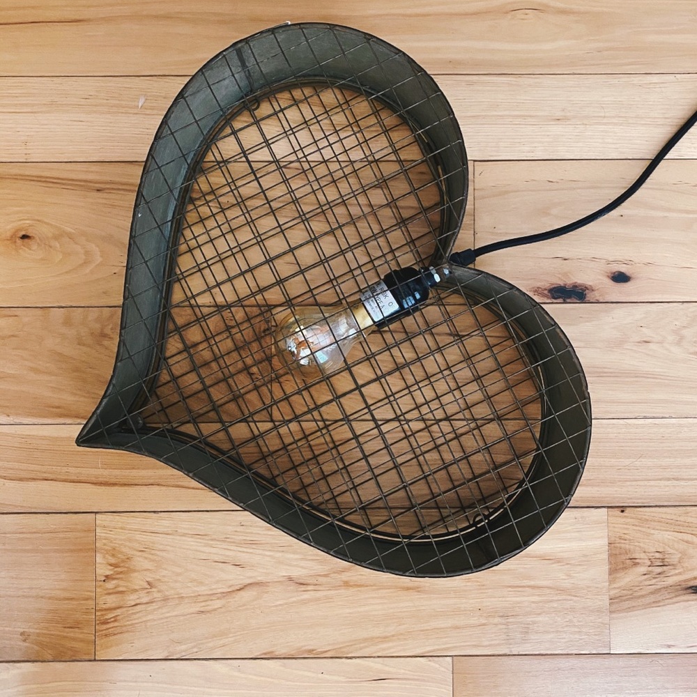 Hanging heart shaped metal lamp